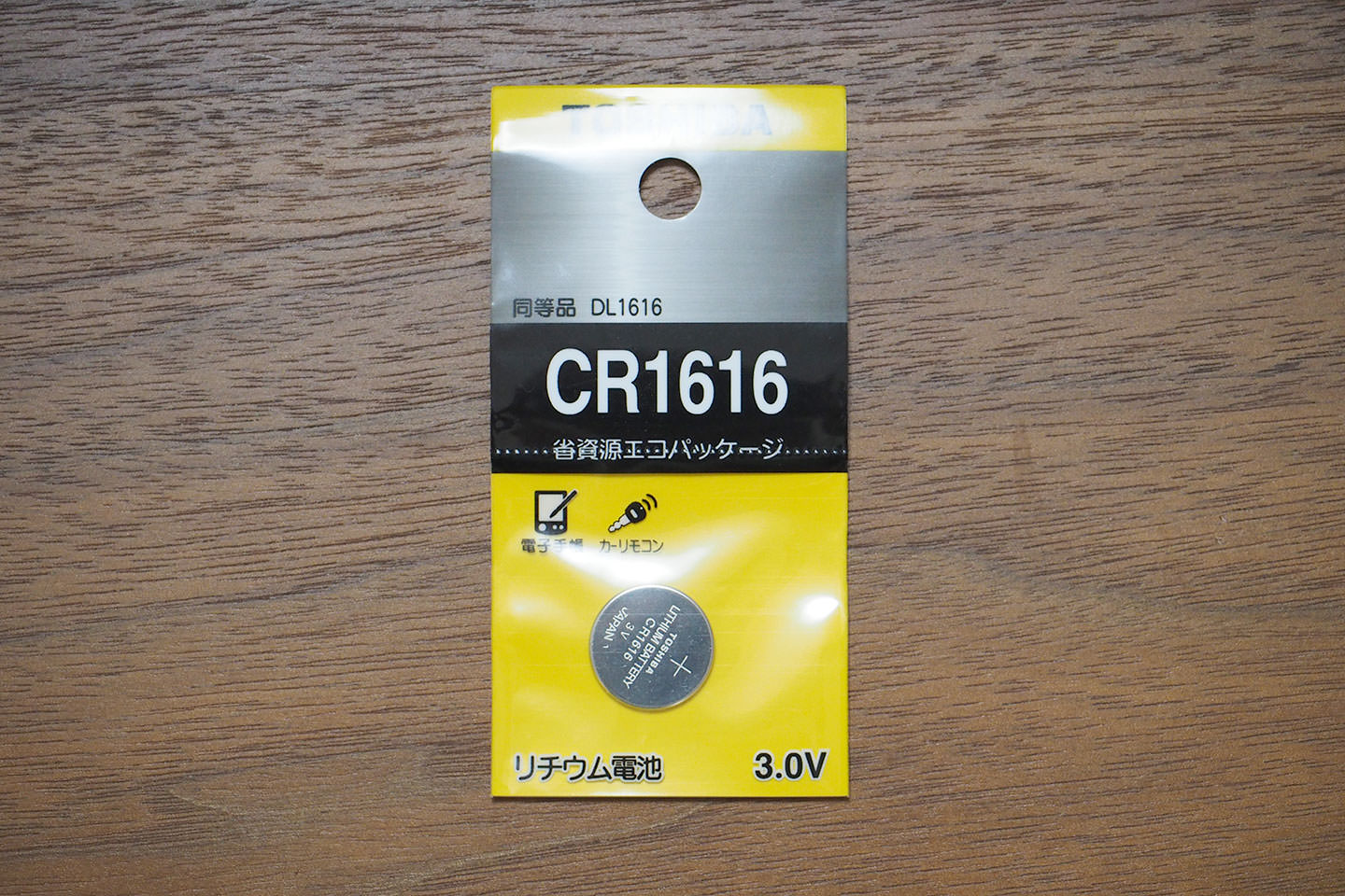使用する電池はボタン型（コイン型）のCR1616