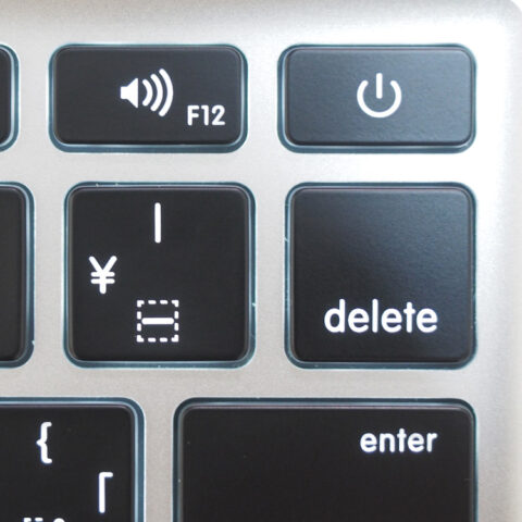 MacBook Pro (Retina, 13-inch, Early 2015) のキーボードがときどき反応しなくなる問題にどう対処するべきか考えている