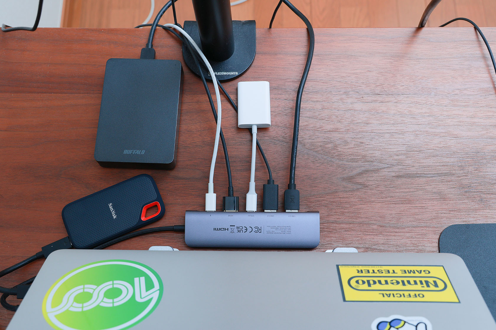 USBハブ各ポートにデバイスを接続