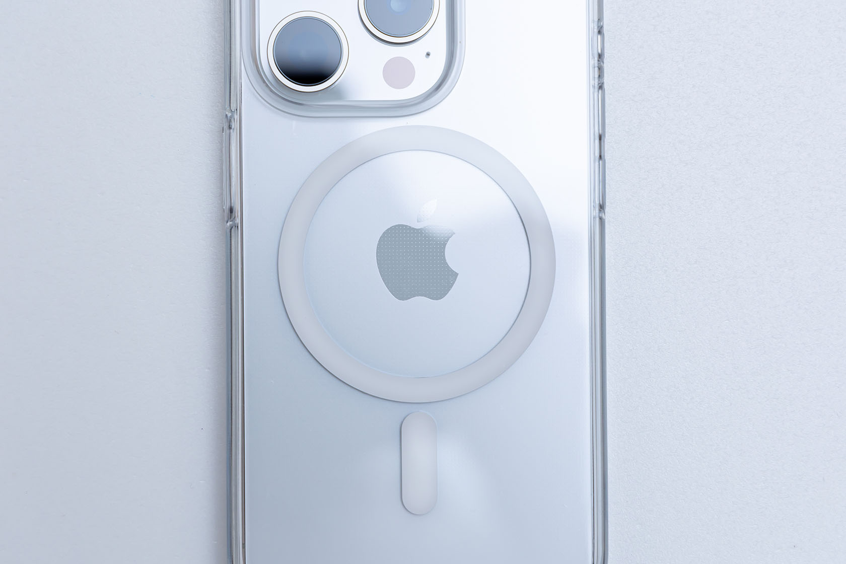 elago iPhone 15 Pro ケースの透明感