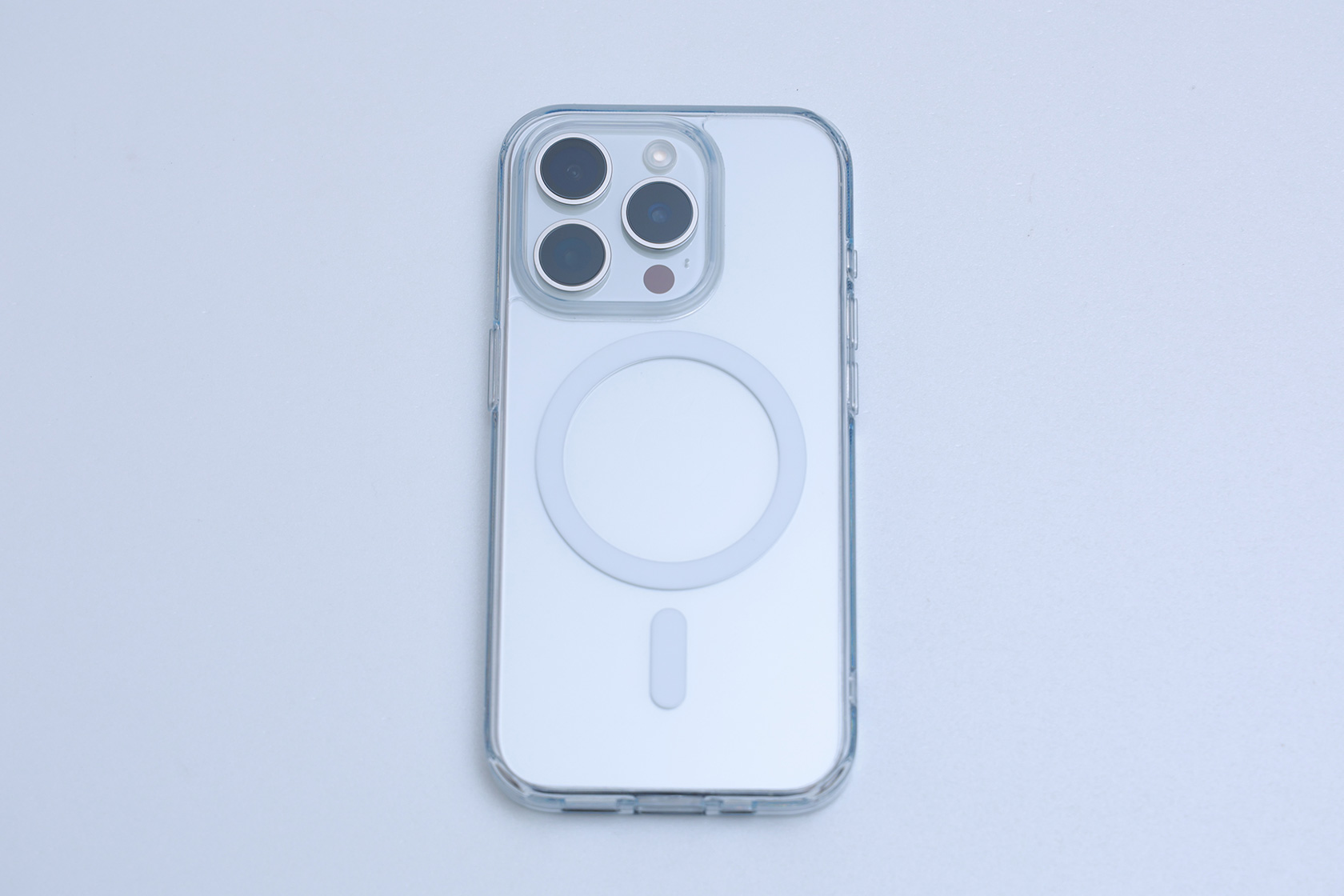 NIMASO iPhone15Proクリアケースの透明感