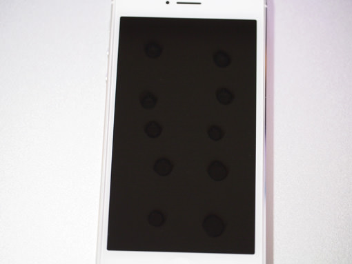 フッ素コーティング剤「Fusso SmartPhone(TM)」をポタポタと10〜15滴垂らす。